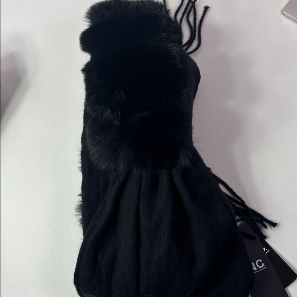 NEW Women’s INC **BLACK** Faux Fur Knit Scarf Wrap - Picture 3 of 3
